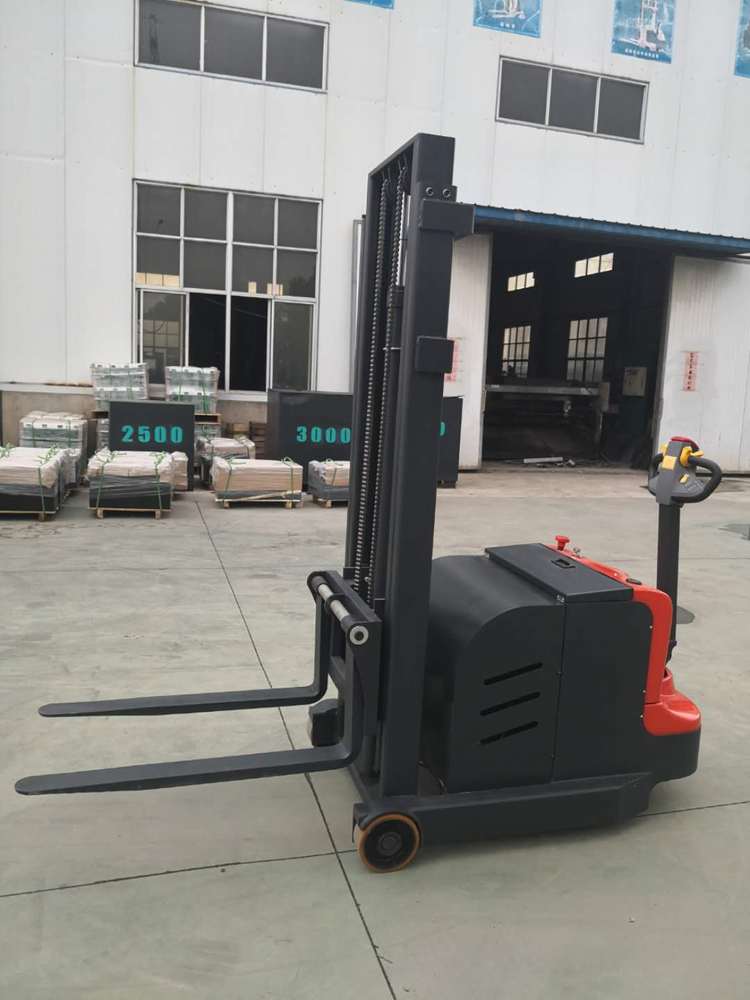 步行平衡重式電動堆高車